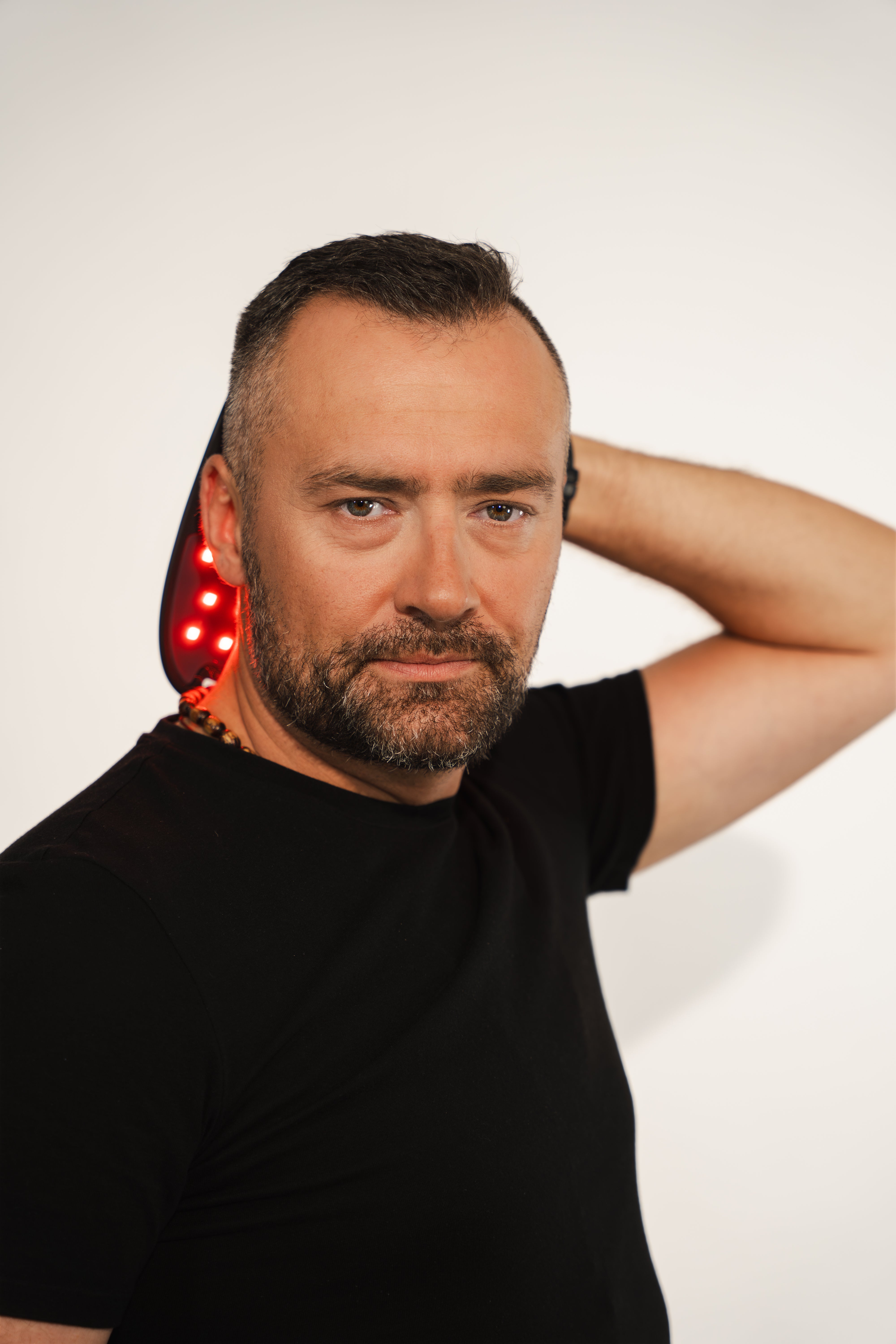 Terapia światłem czerwonym na ból Karol Adamski himalaista